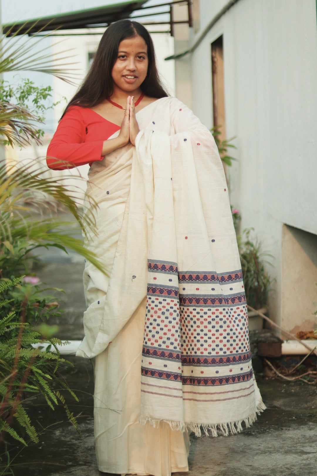 White Cotton handwoven saree With heavy pallu