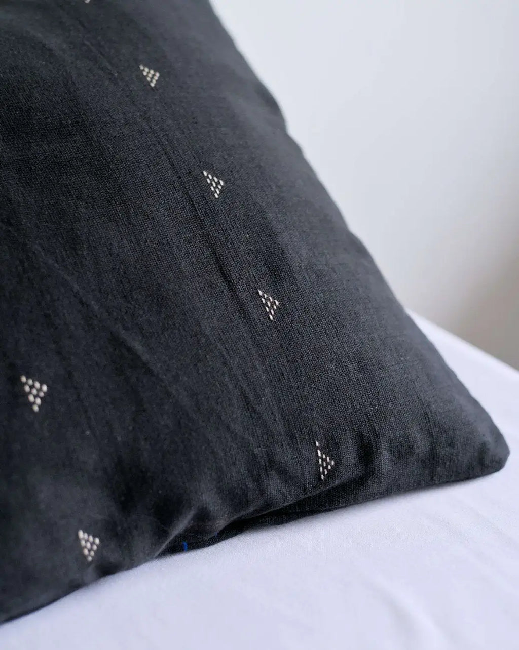 Black & White Pinbuk Design Cushion Cover -Set of 2 – image 3